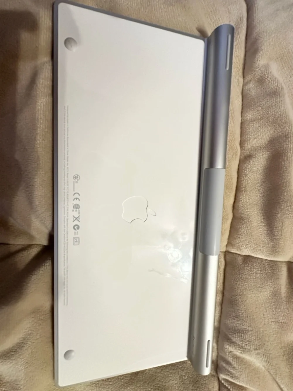 Apple Wireless Keyboard - Silver and White Compact Bluetooth Keyboard